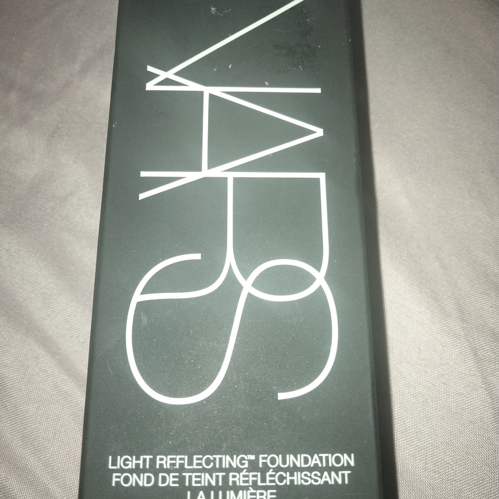 NARS Light Reflecting Foundation